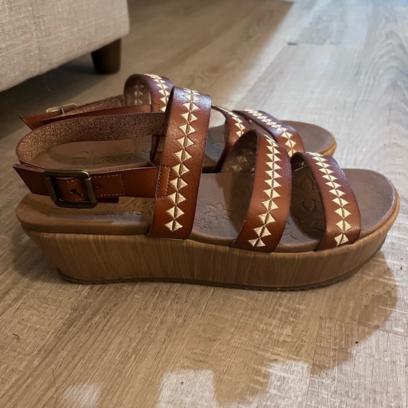 Skechers Luxe Foam Platform Wedge - Picture 2 of 3